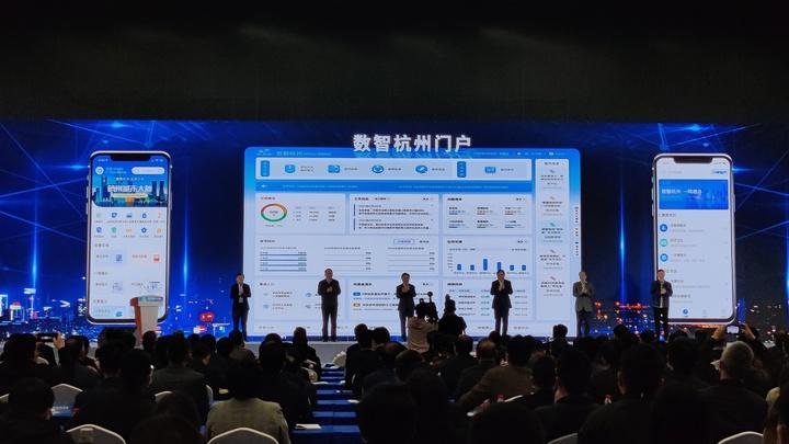 随着人工智能和区块链的快速发展，金融公司的现代化之路愈发显得艰难。尽管传统的金融公司在资金、客户基础、业务网络等方面拥有优势，但在新技术浪潮的冲击下，它们面临着巨大的挑战。本文将探讨这一现状背后的原因以及可能的解决方案。