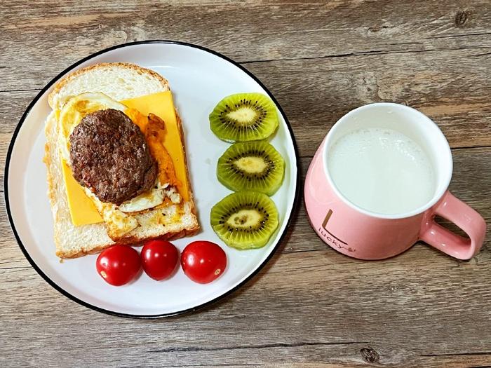 小学生健康与营养早餐，高钙减脂食品的选择之道