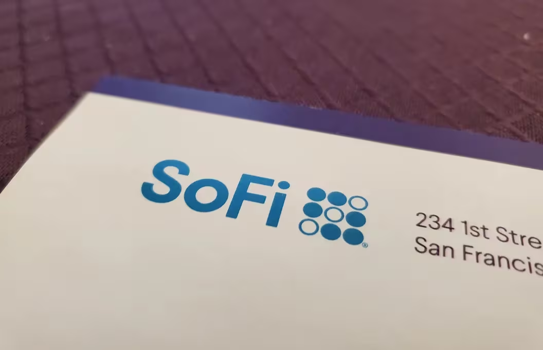 SoFi恢复加密货币交易，推出区块链汇款