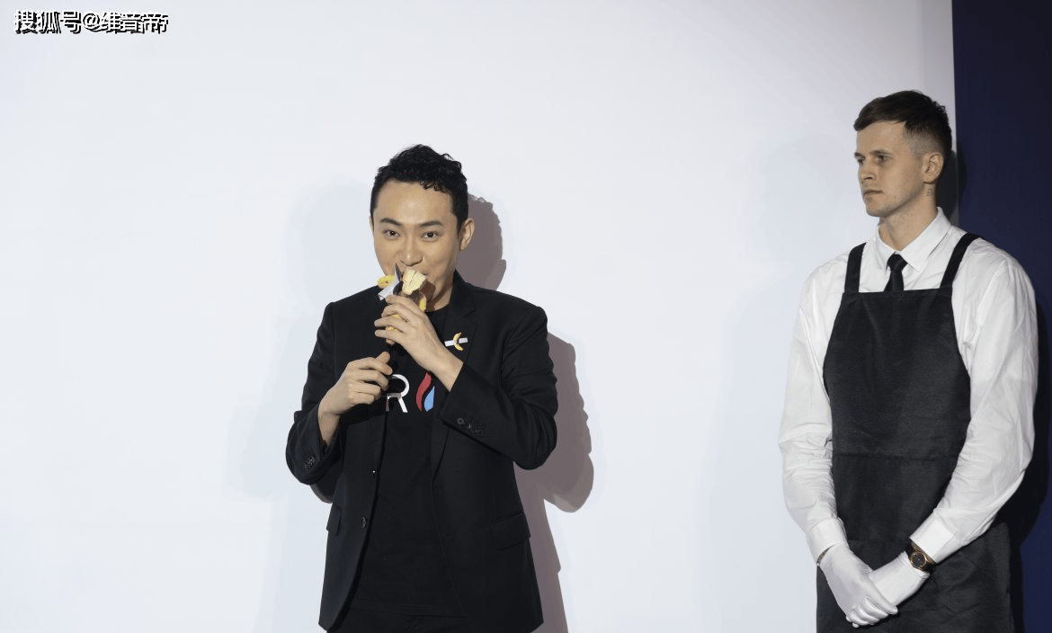 亿万富翁孙宇晨斥巨资620万美元购入艺术品，比特币与香蕉揭示加密货币大胆新时代