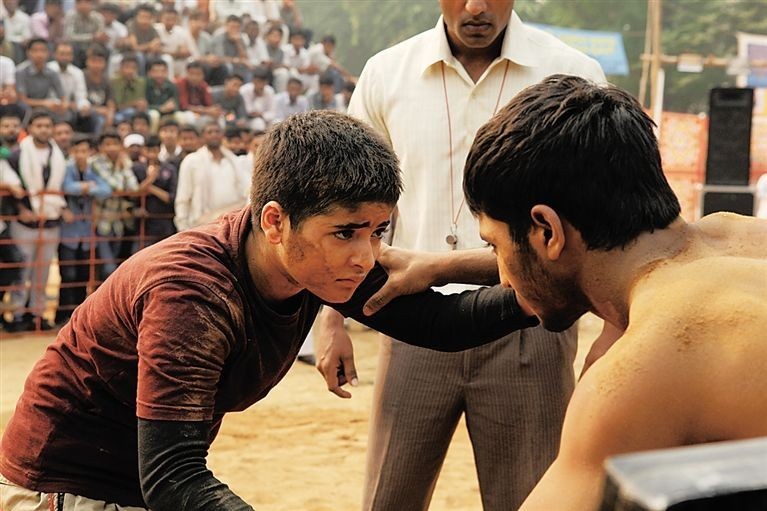 摔跤吧爸爸，冠军女儿的培育之路